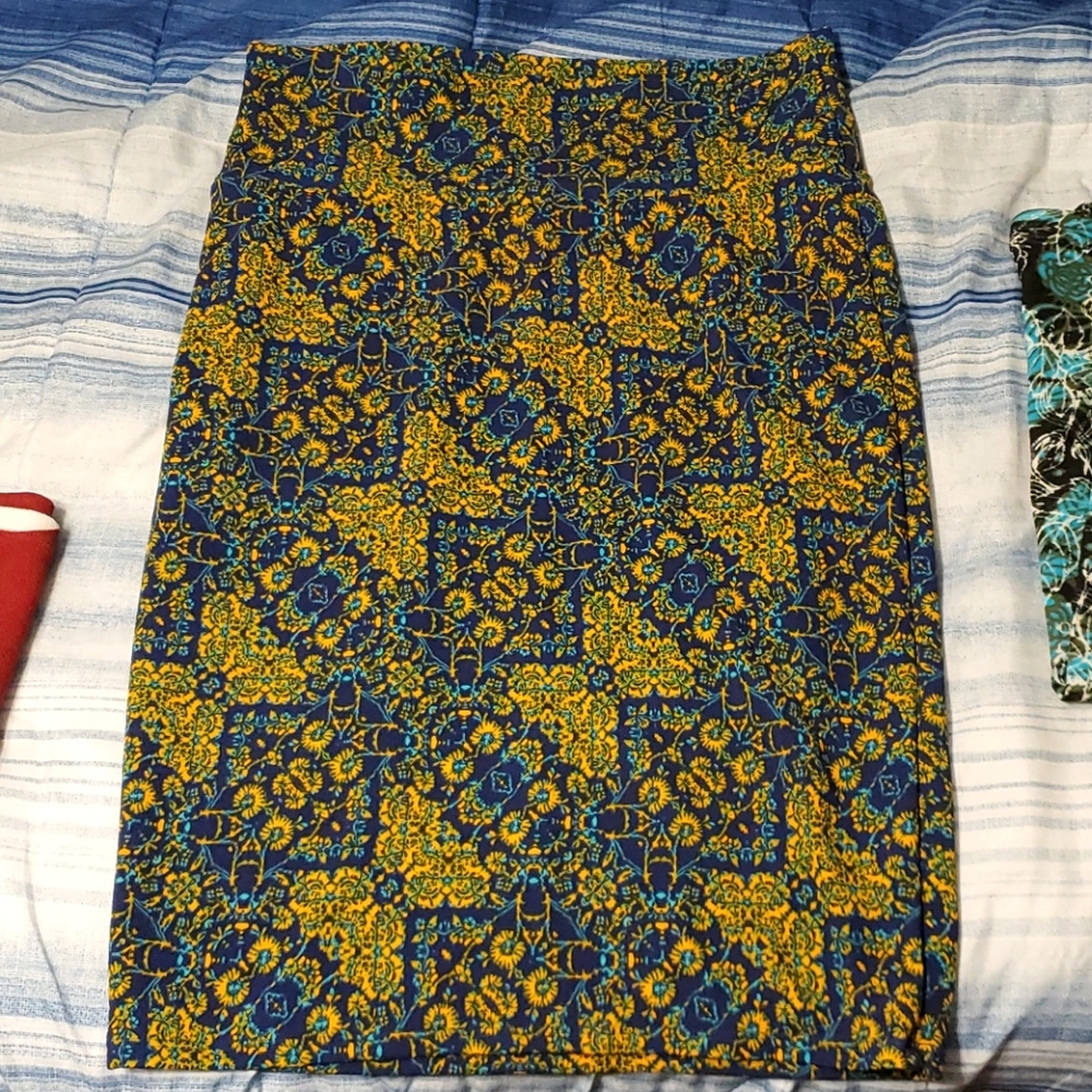 Lularoe Cassie skirt. Medium.